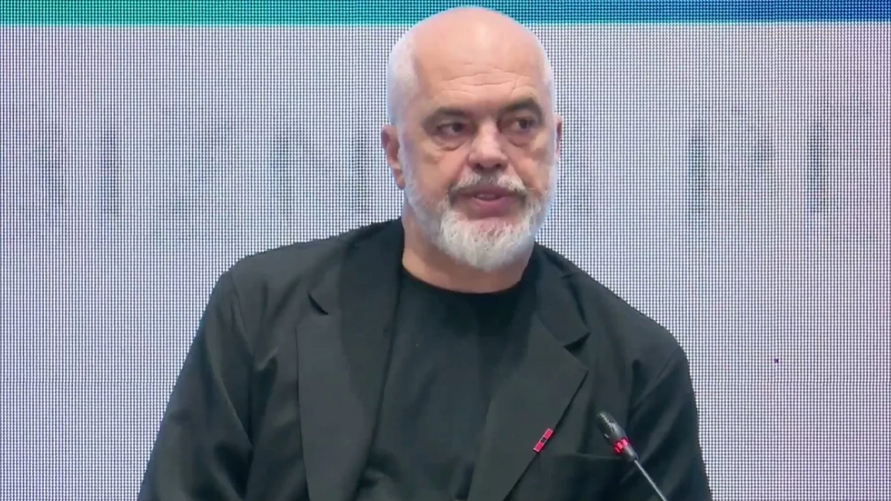 Me lekët tonë po i bëni  mos bëni sikur  Rama u përgjigjet komentuesve  Ka qeveri që bëjnë punë të mira  ka që bëjnë të këqija