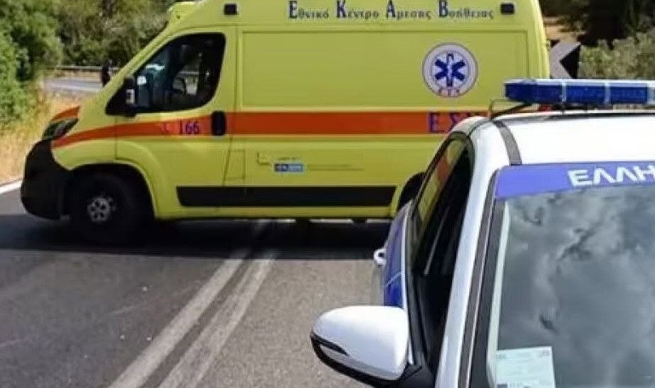Pacienti vdes në përplasjen e ambulancës me automjet në Kretë