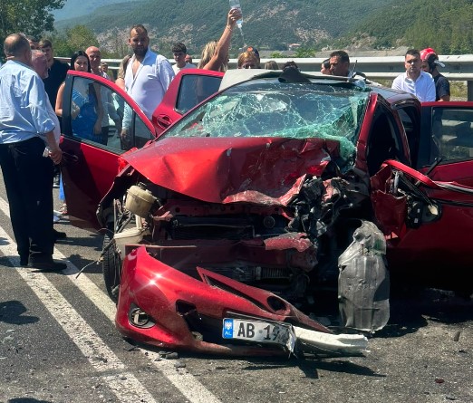 Aksident në Rrugën e Kombit  raportohet për dy të plagosur rëndë