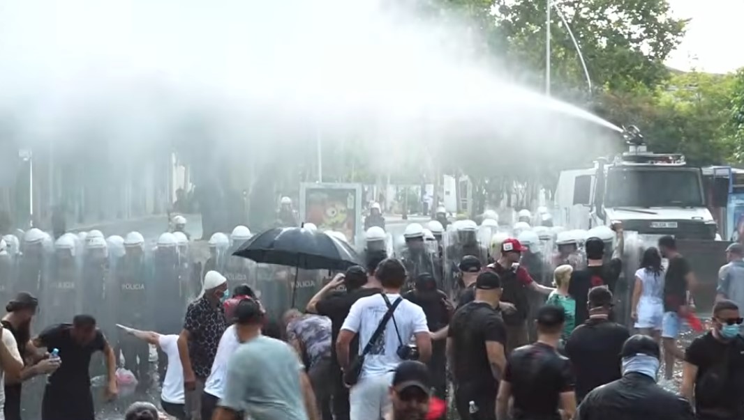 PD denoncon dhunën ndaj protestuesve dhe kërkon hetim  Edi Rama është i rrethuar dhe i çakorduar