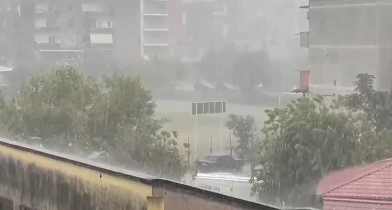 Reshjet e shiut dhe breshërit përfshijnë përfshijnë Gramshin