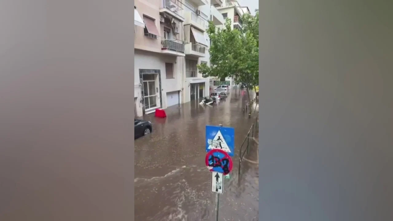 Stuhi dhe përmbytje shkatërruese përfshijnë Greqinë  Turqinë  Indinë dhe Pakistanin