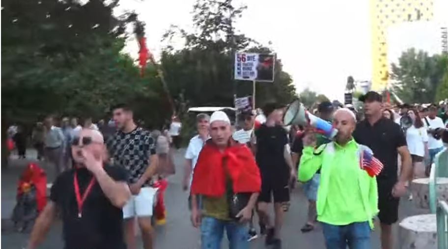 Marshojnë drejt Kryeministrisë në ditën e 56 të të protestës kundër Ramës