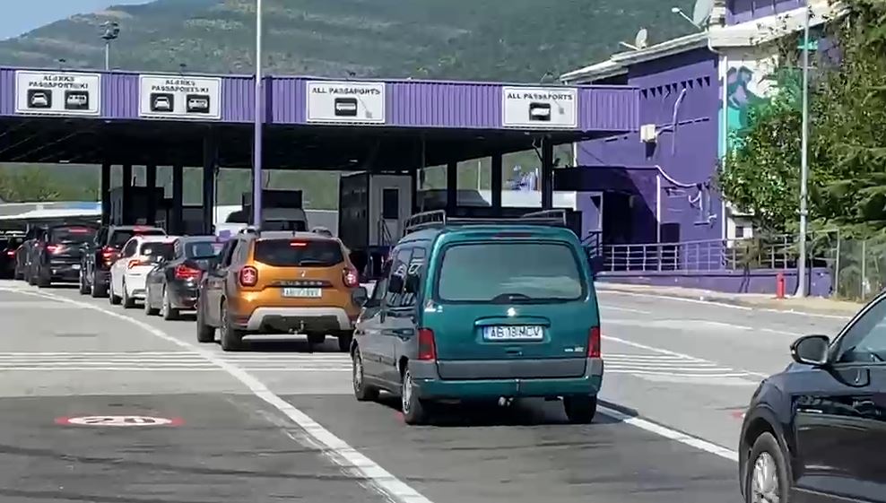 Valë e jashtëzakonshme udhëtarësh në Morinë  mbi 45 mijë kosovarë mbërrijnë në Shqipëri për 27 orë