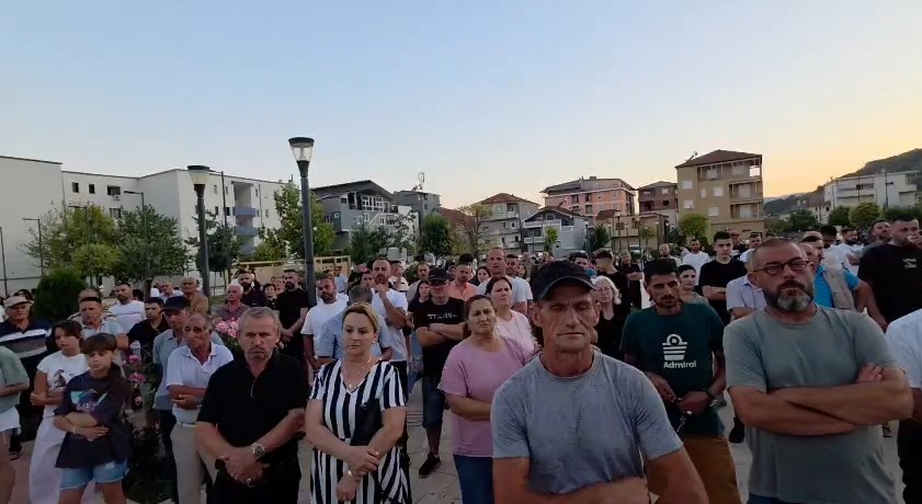 Banorët e Prrenjasit protestojnë sërish kundër bashkimit të mundshëm me Librazhdin