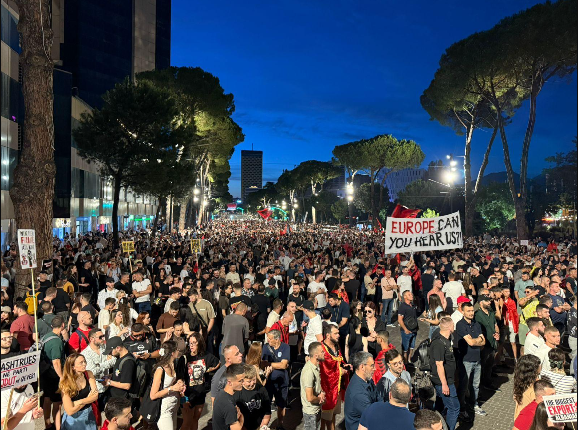 Sot dita e 56 e revoltës qytetare  shqiptarët kërkojnë dorëheqjen e kryeministrit