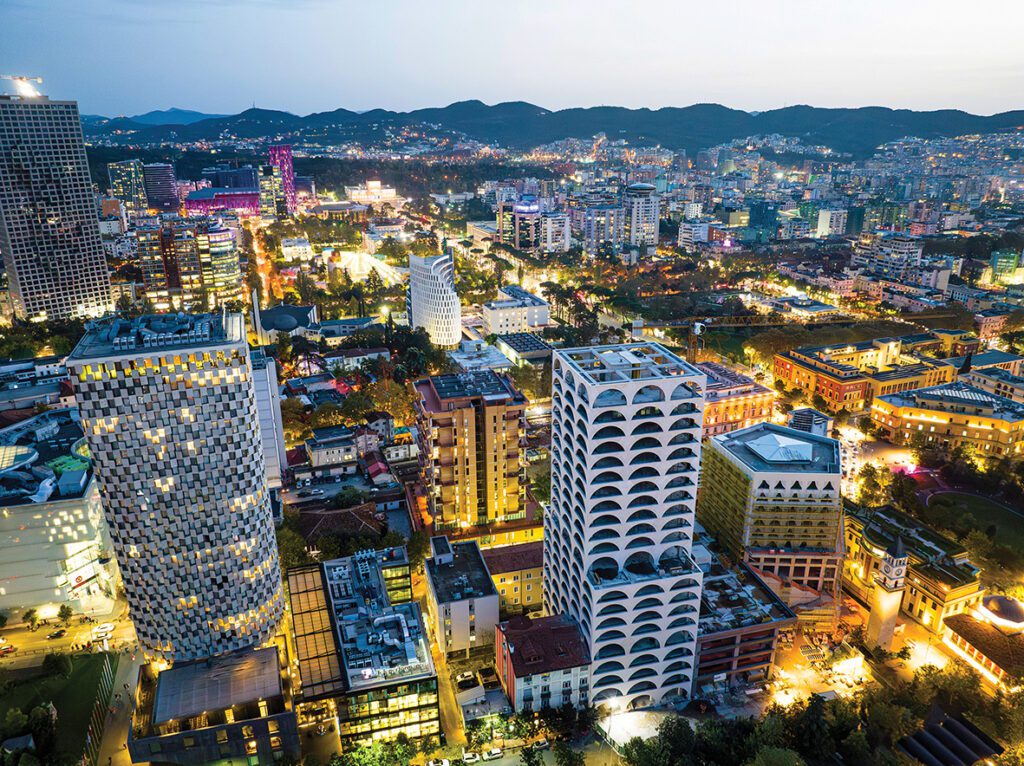 Tirana  mes tregjeve më të shtrenjta  qiratë e zyrave në kulla arrijnë deri në 40 euro m²