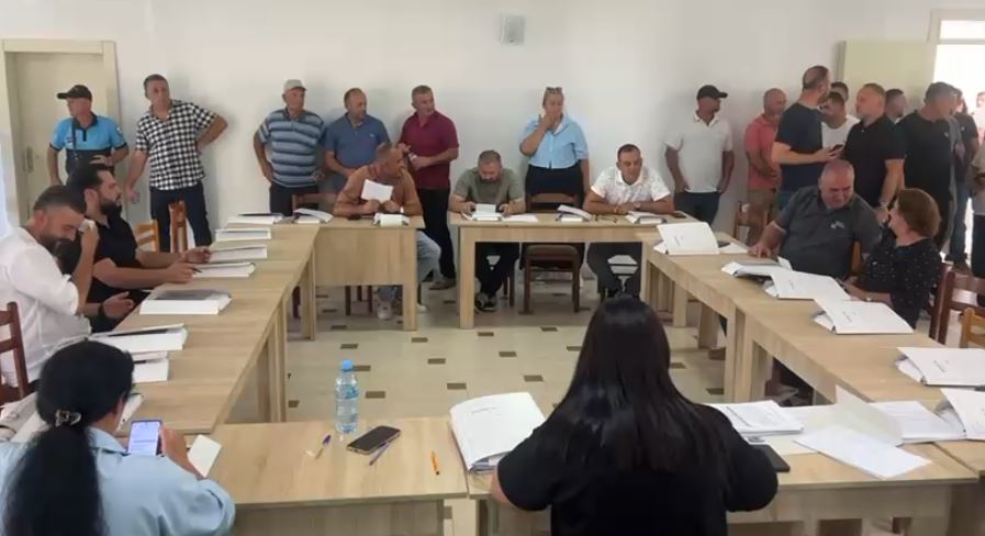 Reforma Territoriale  Këshilli Bashkiak i Klosit voton kundër bashkimit me Burrelin