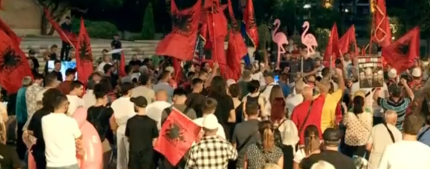 Protesta hyn në ditën e 70 të  Arben Kola  Qëndresa do të vijojë deri në shtator  edhe diaspora do të angazhohet