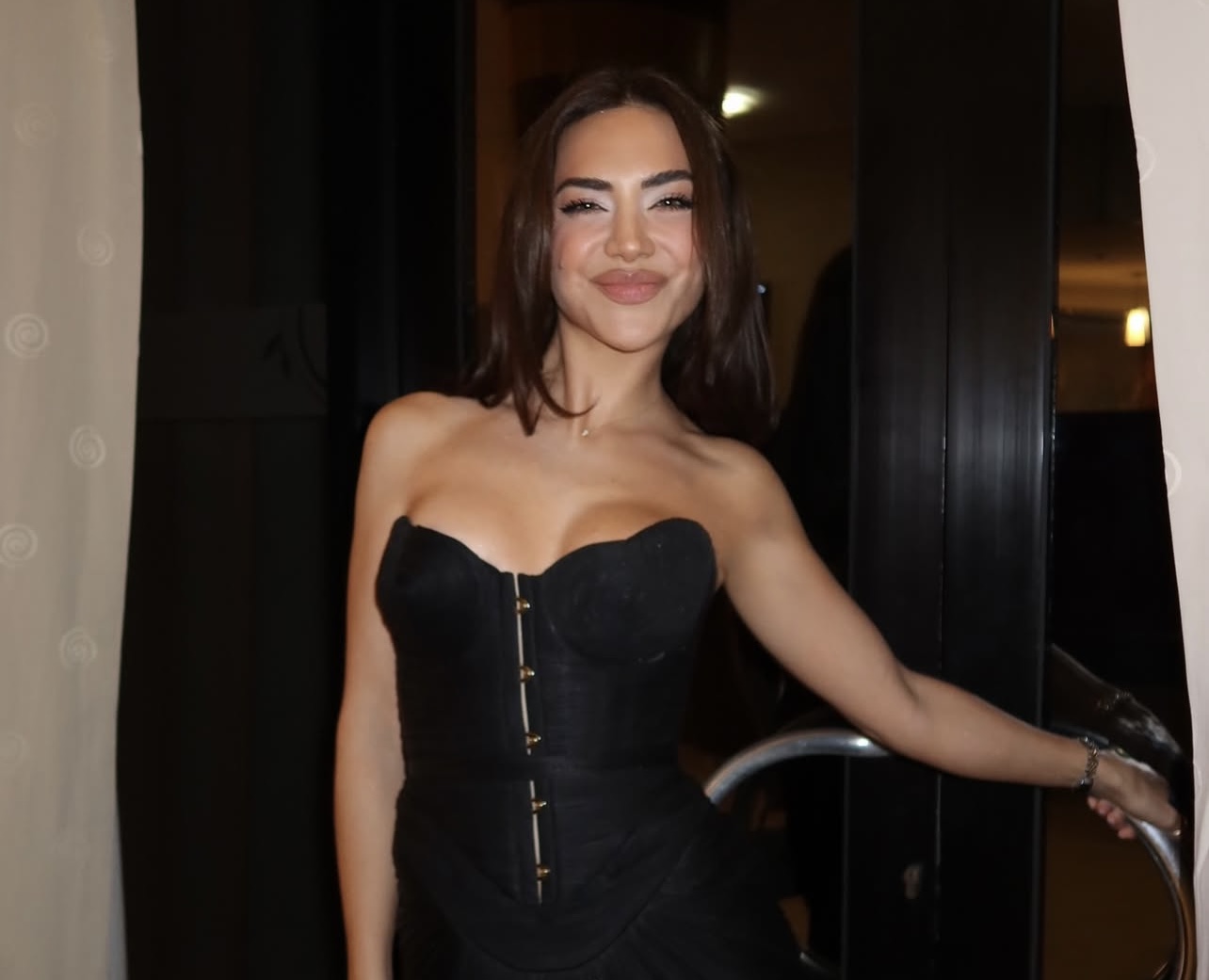 Sara Hoxha nxjerr mesazhet private që mori pas publikimit të fotove provokuese