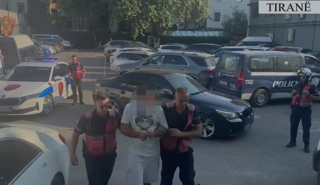 I shpallur në kërkim ndërkombëtar për trafik të lëndëve narkotike  arrestohet në Rinas 32 vjeçari  Do ekstradohet në Kosovë