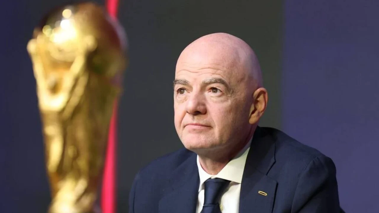 Goditje për Infantinon  Holanda tërheq mbështetjen  FIFA ka nevojë për lidership të ri