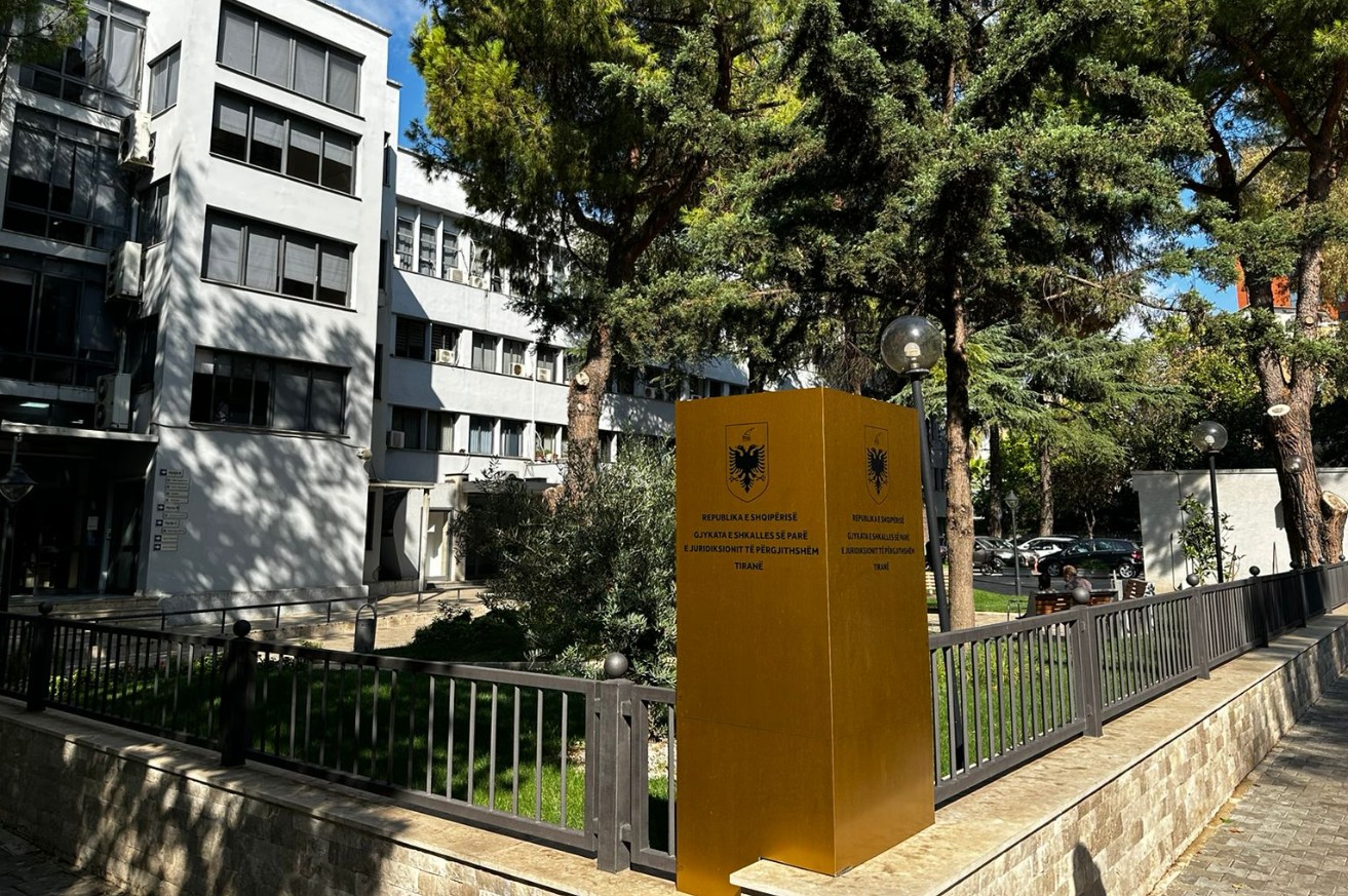 Grabitja me armë e argjendarisë në Paskuqan  Gjykata lë në burg 32 vjeçarin  Zbardhet dëshmia  Maskat i kam qejf 