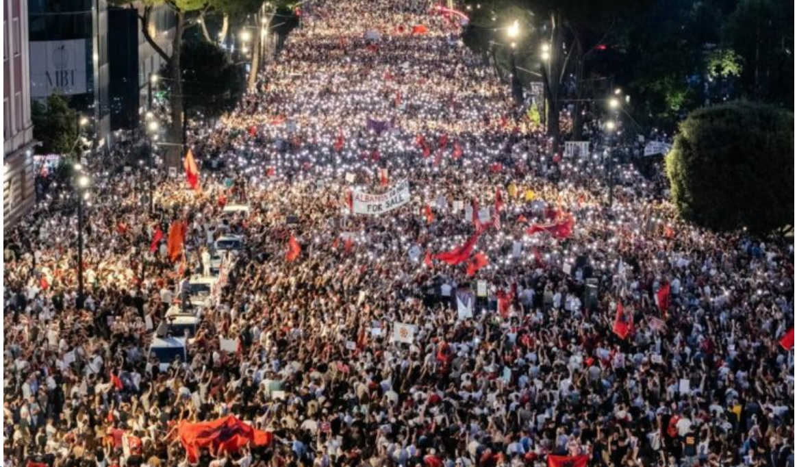 dita-e-61-te-e-protestave-qytetaret-mblidhen-serish-para-kryeministrise-kerkojne-doreheqjen-e-rames