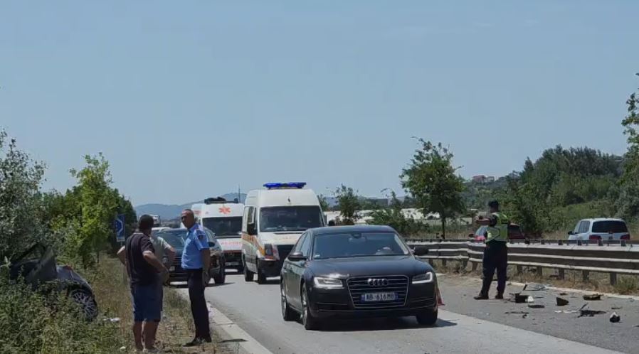 aksident-tragjik-ne-itali-5-te-vdekur-dhe-27-te-plagosur-nga-perplasja-e-nje-autobusi-me-dy-automjete-te-tjera