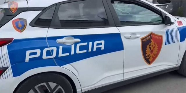 Dy aksidente të njëpasnjëshme rëndojnë trafikun në autostradën Tiranë Durrës  kolonat arrijnë deri në hyrje të kryeqytetit