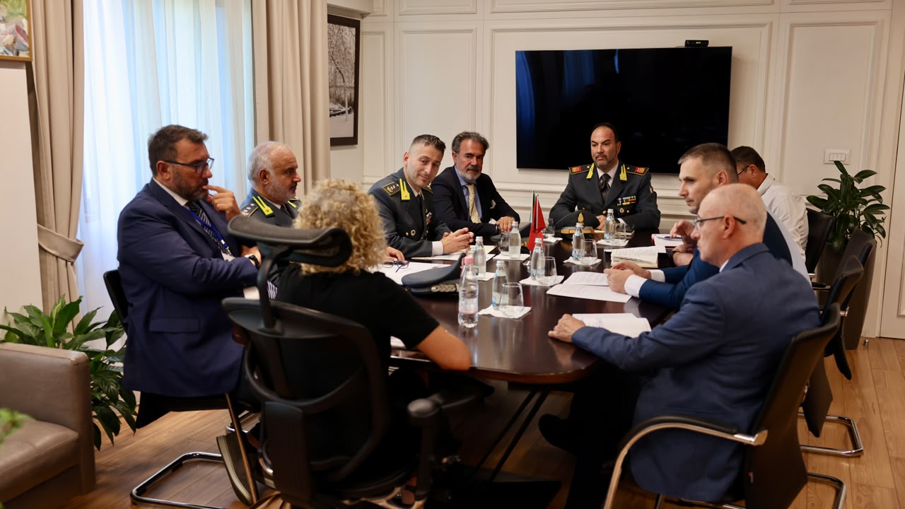 Lufta ajrore kundër kanabisit  Shqipëria dhe Italia thellojnë bashkëpunimin dhe Guardia di Finanza shton monitorimin