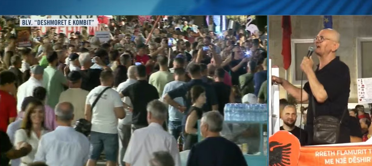  Koha e fjalëve ka mbaruar   Mehdi Malkaj thirrje protestuesve para Kryeministrisë  Ramën ta nxjerrim nga godina dhe ta hedhim në Lanë