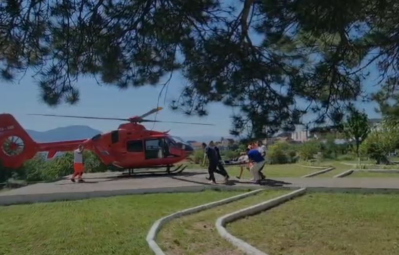 Aksident i rëndë në aksin Fushë Arrëz Bajram Curri  Plagoset rëndë drejtuesi i motorit  dërgohet me urgjencë drejt Spitalit të Traumës