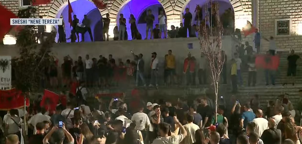 Pas 66 ditësh revoltë dhe qëndresë  protestuesit përmbyllin tubimin   Nesër më shumë   Rama të japë dorëheqjen