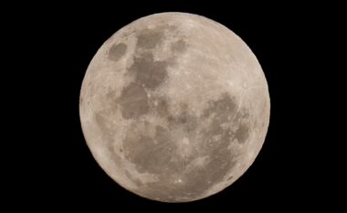 Një pjesë e raketës SpaceX dyshohet se goditi Hënën, NASA synon të grumbullojë të dhëna