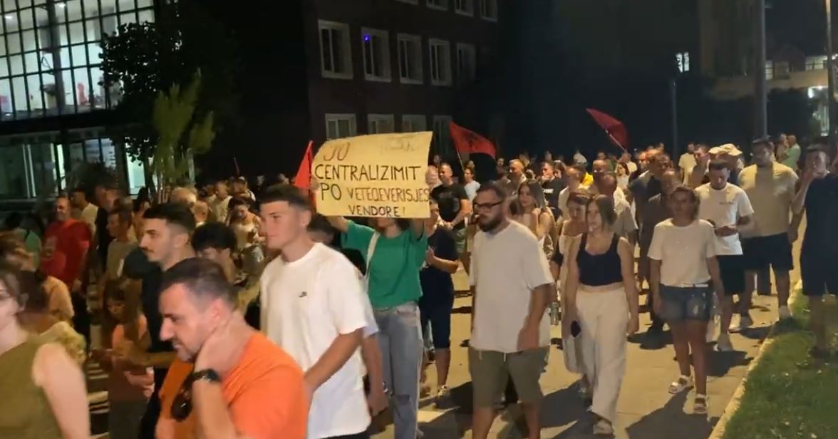 Dita e tetë e protestës në Divjakë  banorët refuzojnë bashkimin me Lushnjen