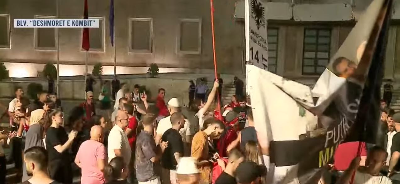 Përfundon protesta e 71 të qytetare  mesazhi i qartë për qeverinë   Nesër më shumë   kërkohet largimi i Ramës