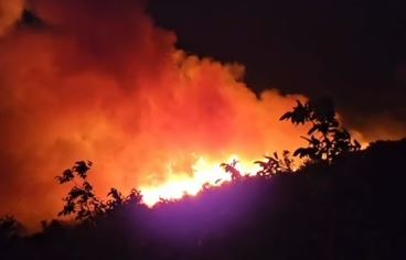 Zjarri në Lundër  ekipet zjarrfikëse nga Elbasani përforcojnë operacionin në terren