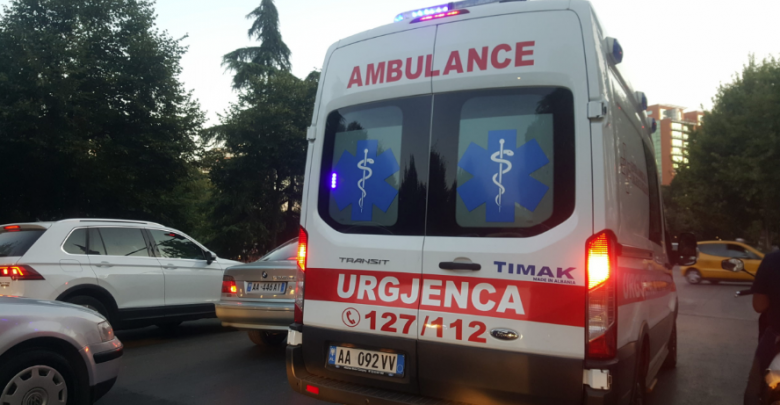 Përplasja mes shitësve të biletave në portin e Vlorës përfundon me plagosje  arrestohet i dyshuari
