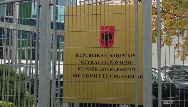 GJKKO mban në qeli Xhuliano Hoxhën  31 vjeçari u ekstradua nga Britania për kanabisin e kultivuar në Berat