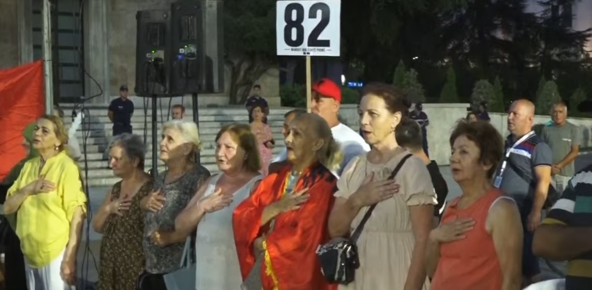 Qytetarët zhvillojnë protestën e 82 të në kryeqytet  marshimi përfundon te Kryeministria