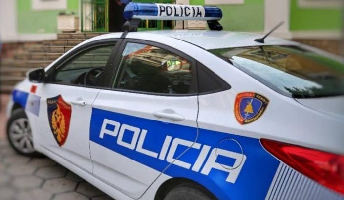VIDEO  Theu me grusht xhamat e autobusit gjatë një sherri me shoferin në Tiranë  policia arreston 33 vjeçarin