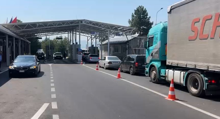 dyndje-ne-doganen-e-bllates-ne-diber-radhe-kilometrike-automjetesh