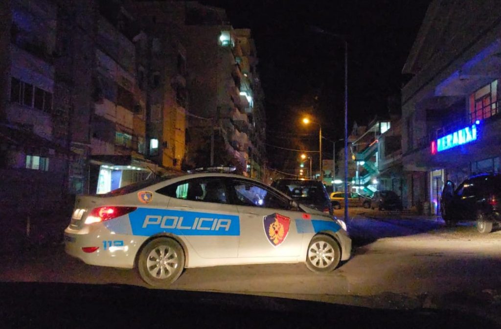 Krim në familje në Lushnjë  i riu dyshohet se vrau nënën dhe plagosi babain