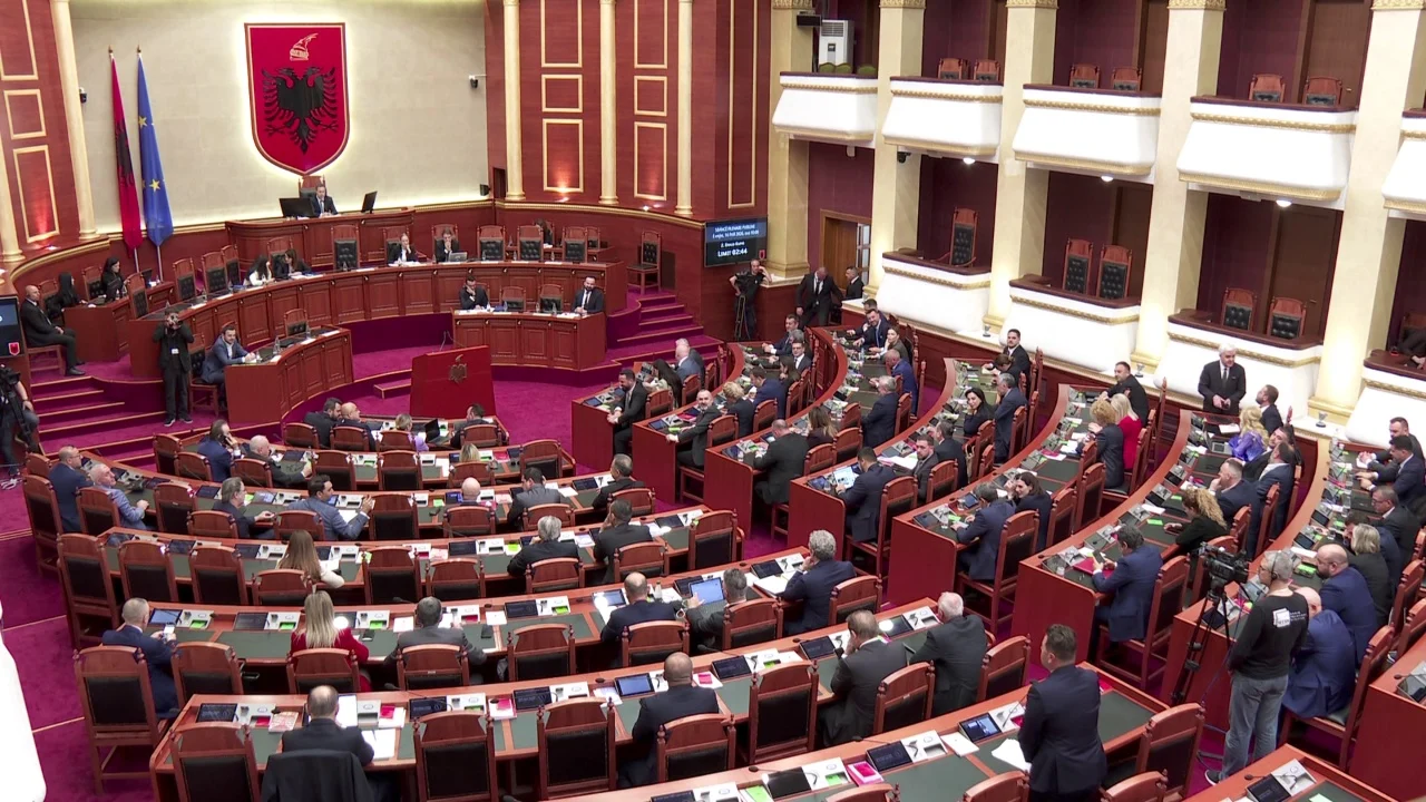 Deputetët shpenzuan mbi 707 mijë euro në korrik  nga dietat te karburanti dhe rimbursimi i qirave