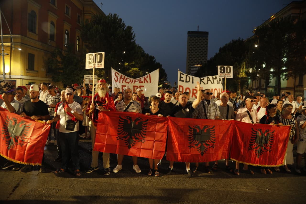 Përfundon protesta e 90 të  qytetarët paralajmërojnë vijimin e qëndresës deri në largimin e Ramës