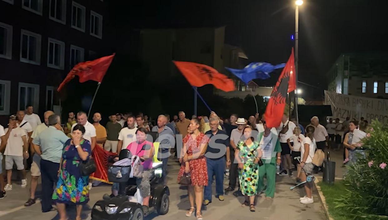 Divjakë  30 ditë protestë kundër bashkimit me Lushnjën  Banorët vijojnë qëndresën