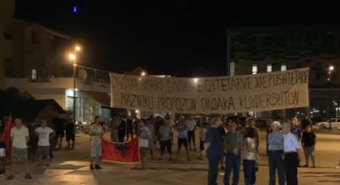 Divjaka proteston për natën e 31 të  Nuk pranojmë bashkimin me Lushnjen