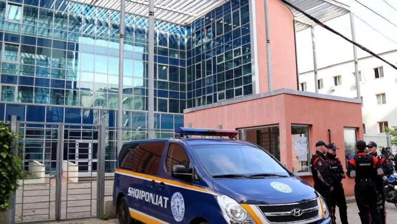Alarm për bombë në disa institucione të vendit  zbardhet emaili kërcënues
