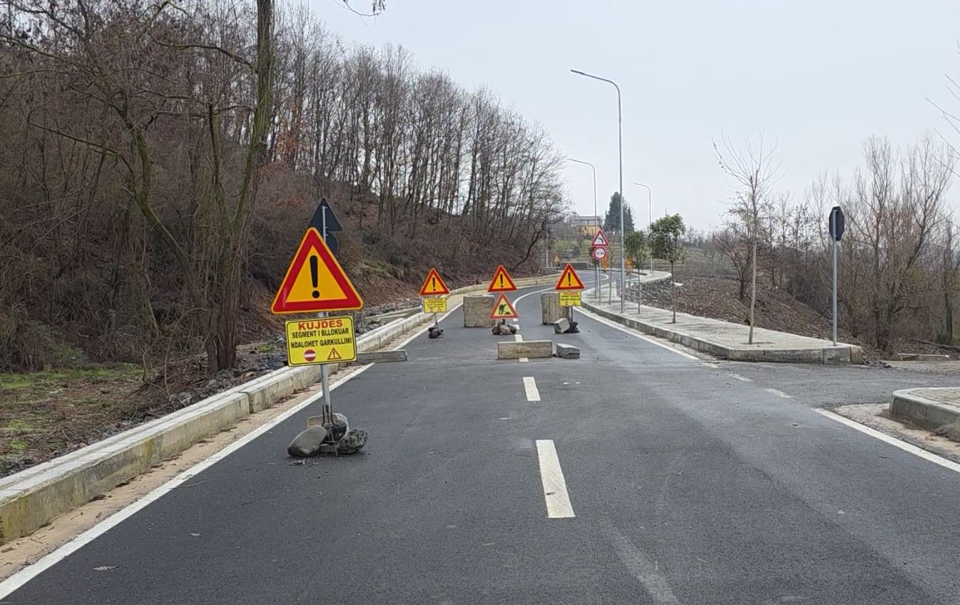 Unaza e Burrelit përsëri në tender  930 mijë euro të tjera për rrugën që u shemb dhe nuk funksionoi asnjë ditë