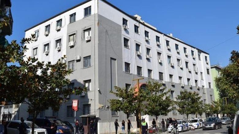 Plagosja e avokatit në një lokal  Dhoma e Avokatisë Durrës bojkoton për dy orë seancat gjyqësore