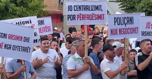 Poliçani lajmëron protestë  Këshilli bashkiak paralajmëron dorëheqje  tubimi zhvendoset para Kuvendit