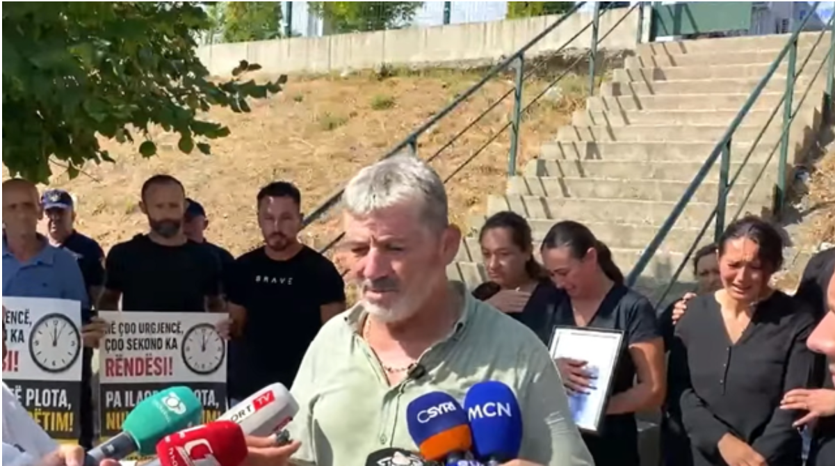 VIDEO  Banorët e Vaut të Dejës në protestë pas vdekjes së dy qytetarëve  Kërkojnë shërbime më të mira shëndetësore