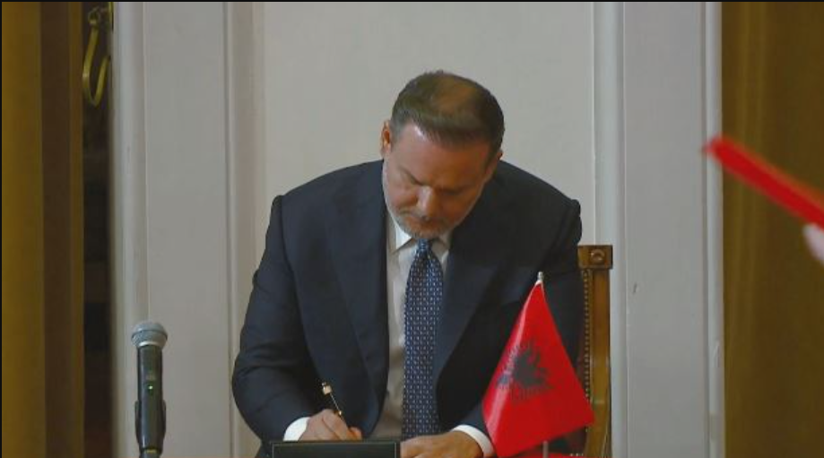 Parlamenti miratoi emërimin  Ervin Demo betohet në Presidencë si ministër i Brendshëm