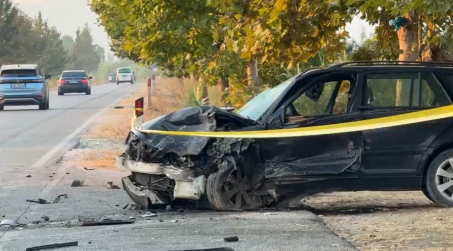Aksident i rëndë në autostradën Levan Tepelenë  Përplasen dy automjete  humb jetën një prej drejtuesve