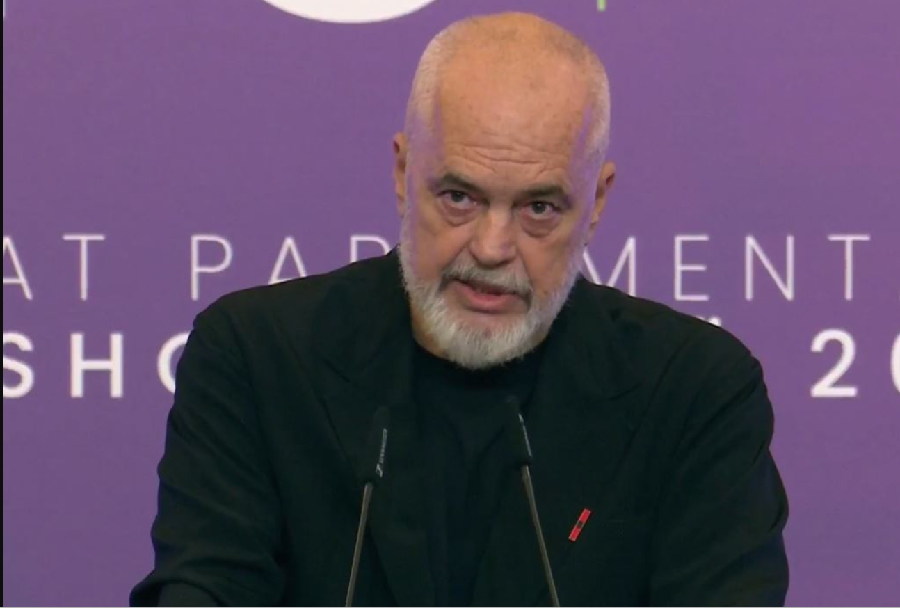 Shqiptarët prej 3 muajsh i kërkojnë dorëheqjen  Rama flet për  Pasqyrën   Tre plagë ushqejnë njëra tjetrën  qytetari nuk di kush duhet t i përgjigjet