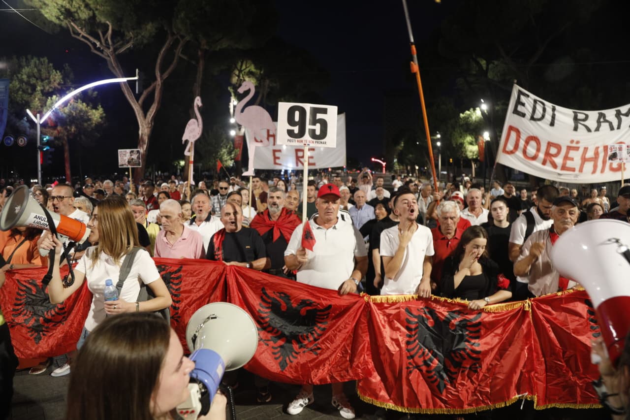 Protesta kundër qeverisë hyn në ditën e 96 të  Paralajmërohet përshkallëzim i aksionit  Rama jep dorëheqjen