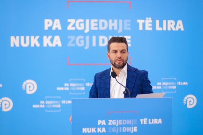 Muçollari  Berisha drejt SHBA së  ndërsa Rama përballet me procese gjyqësore