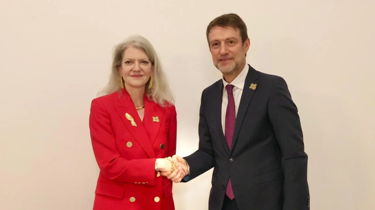 Ferit Hoxha diskuton me Allison Hooker për sigurinë  mbrojtjen dhe bashkëpunimin Shqipëri SHBA në NATO