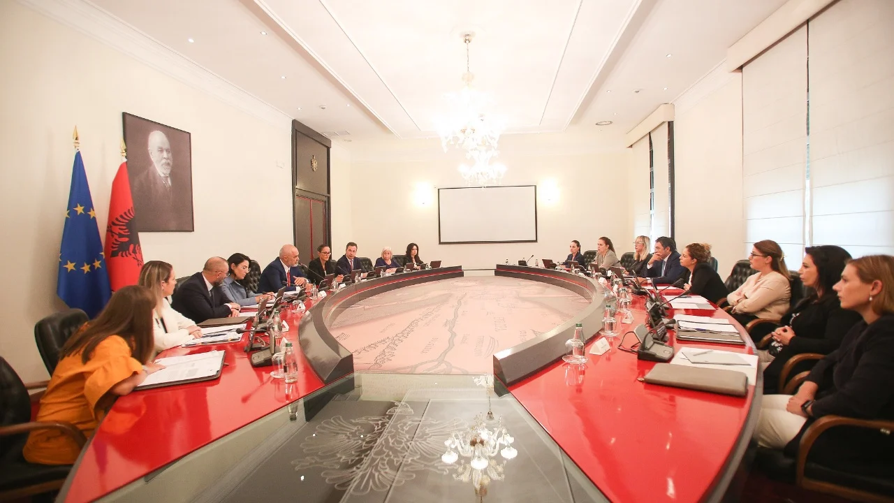 Qeveria miraton vendime dhe projektligje për mjedisin  rindërtimin  tatimet dhe objektet e konfiskuara